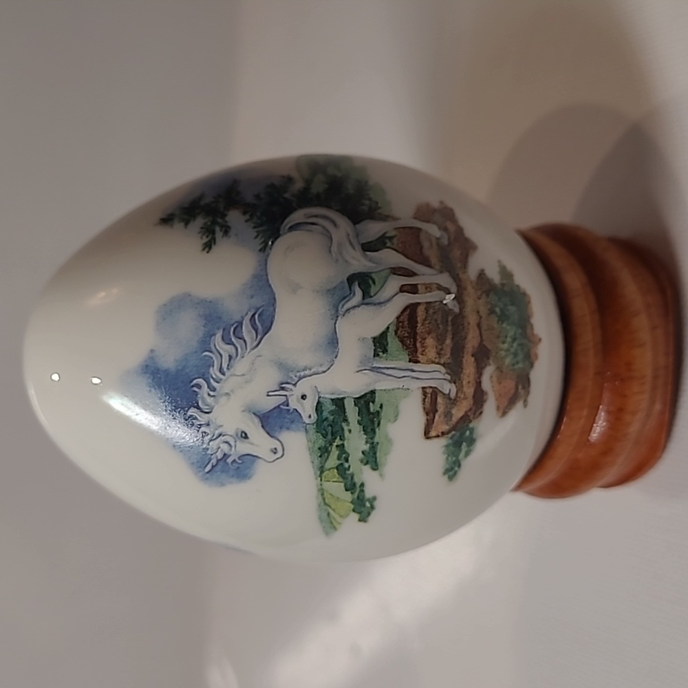 Vintage Princeton gallery 1993 porcelain egg Unicorn w/ wood stand